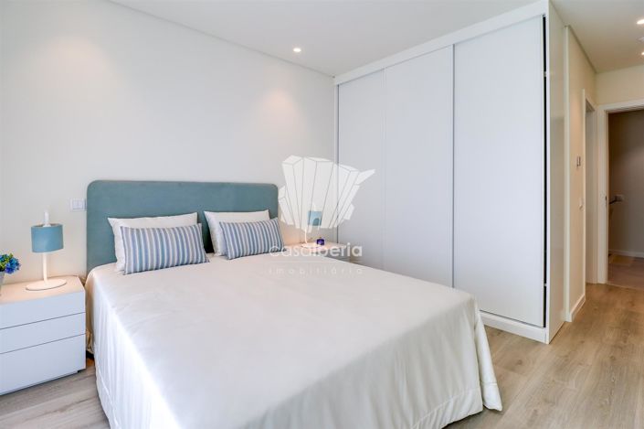 Image No.17-4 Bed House for sale