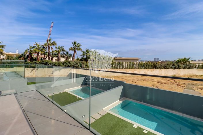 Image No.19-4 Bed House for sale