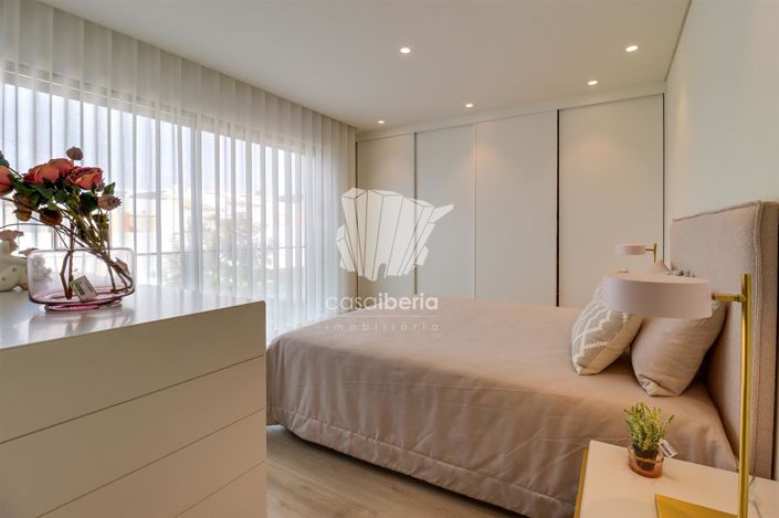 Image No.26-4 Bed House for sale