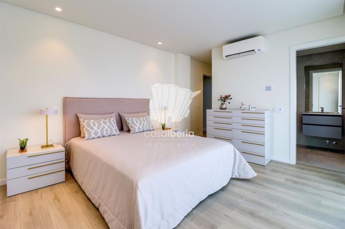 Image No.18-4 Bed House for sale