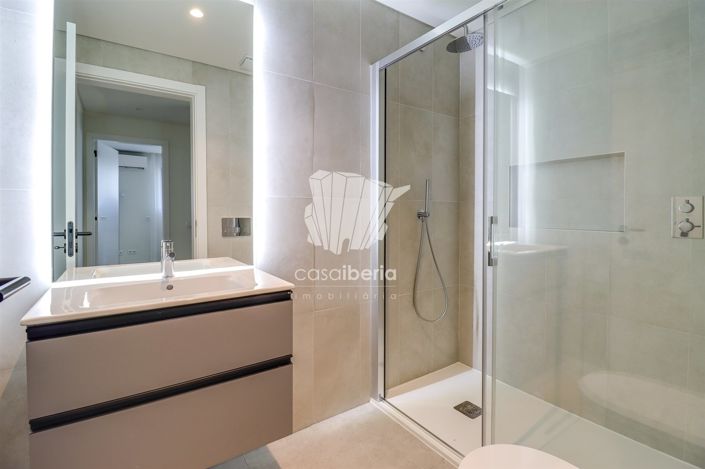 Image No.20-4 Bed House for sale