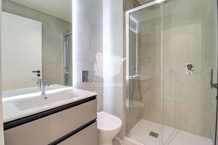 Image No.21-4 Bed House for sale