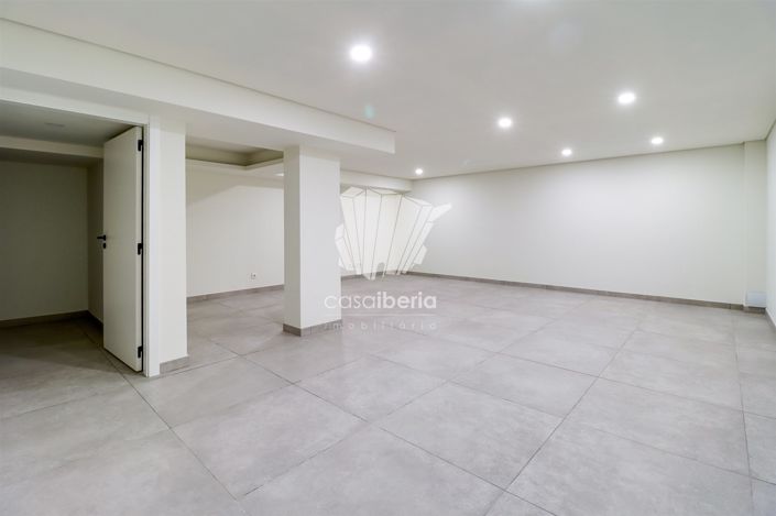 Image No.28-4 Bed House for sale