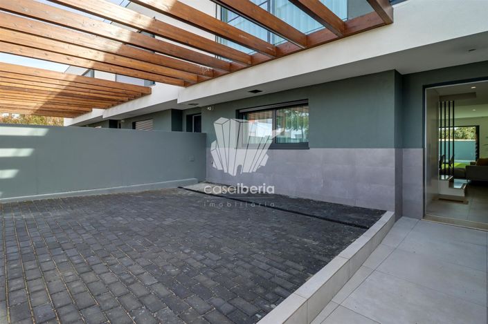 Image No.35-4 Bed House for sale