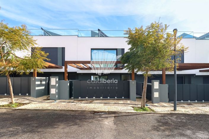 Image No.38-4 Bed House for sale