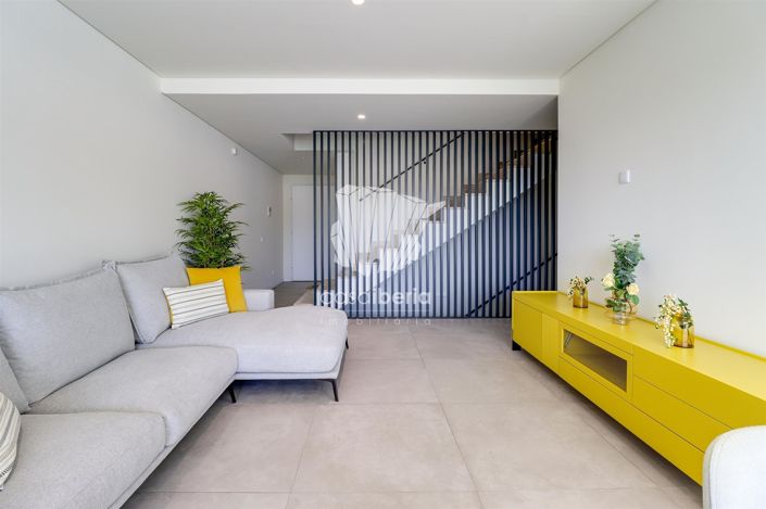 Image No.8-4 Bed House for sale