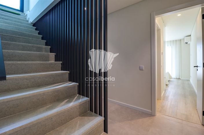 Image No.21-4 Bed House for sale