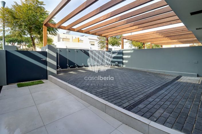 Image No.45-4 Bed House for sale
