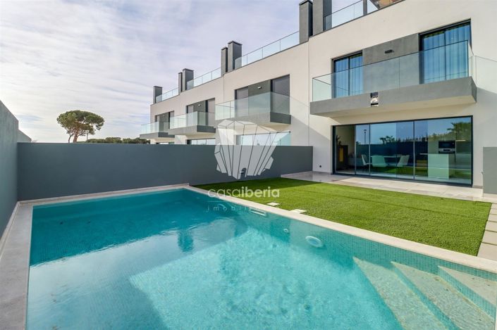 Image No.51-4 Bed House for sale