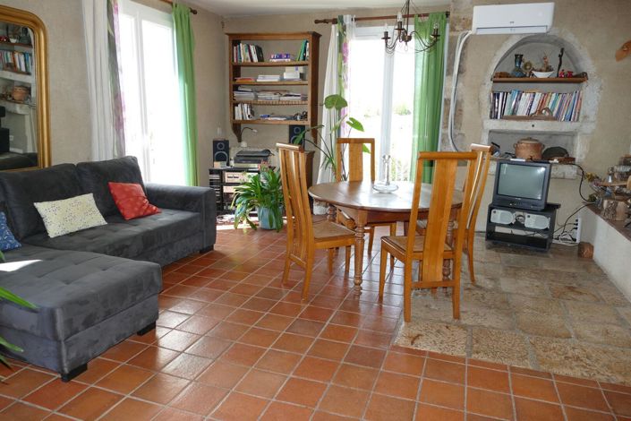 Image No.8-5 Bed House for sale