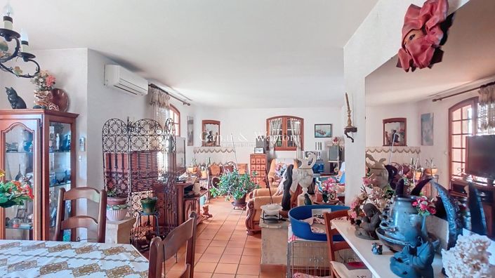 Image No.2-4 Bed House for sale