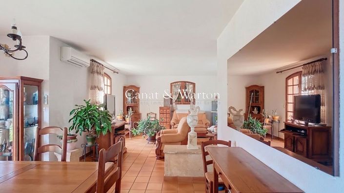 Image No.2-4 Bed House for sale