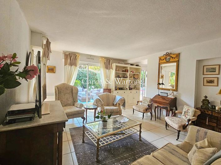 Image No.10-3 Bed House for sale