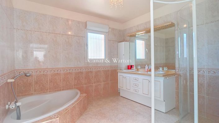 Image No.9-5 Bed House for sale