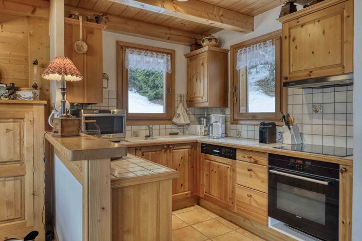 Image No.6-6 Bed House for sale