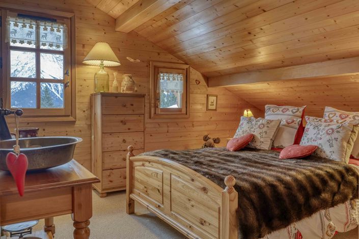 Image No.9-6 Bed House for sale