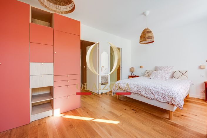 Image No.10-3 Bed House for sale