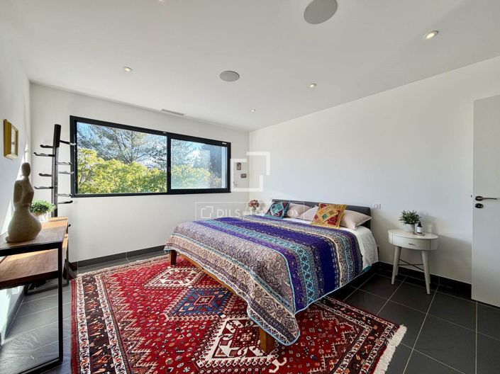 Image No.18-5 Bed House for sale
