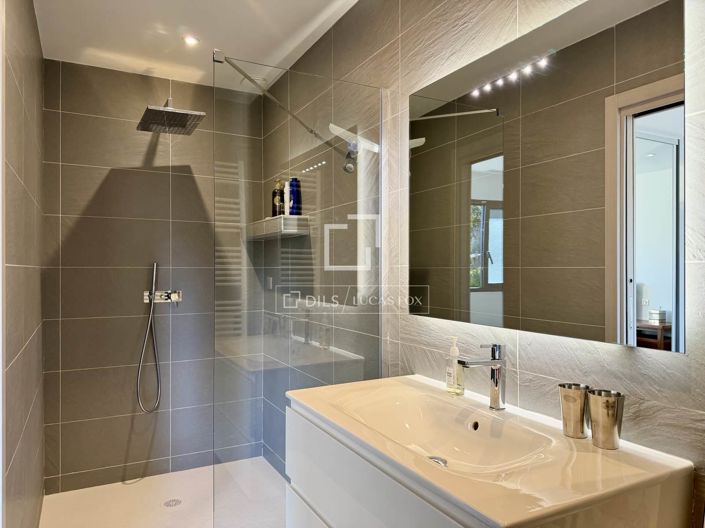 Image No.19-5 Bed House for sale