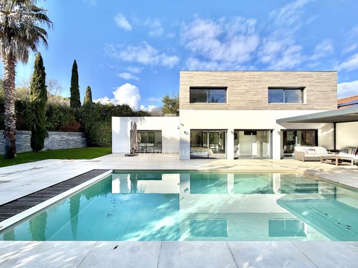 Image No.2-5 Bed House for sale