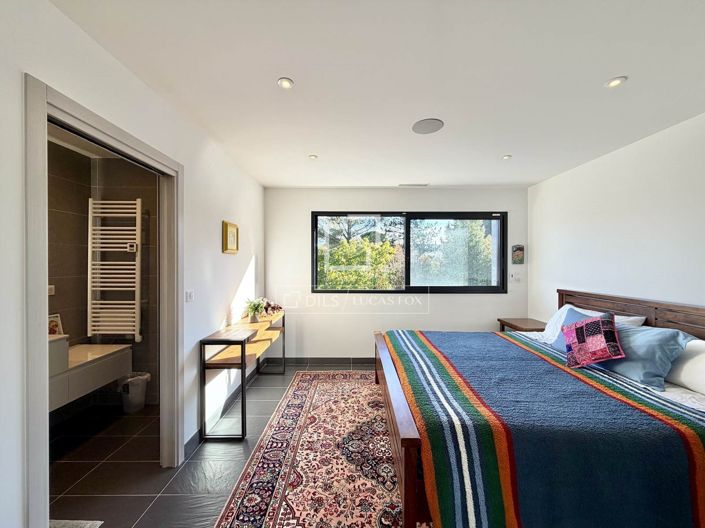 Image No.20-5 Bed House for sale