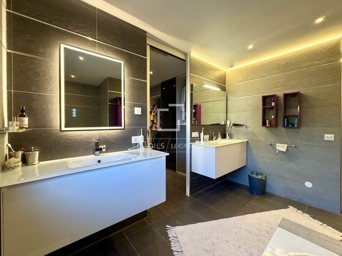 Image No.22-5 Bed House for sale