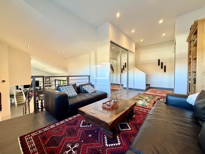 Image No.24-5 Bed House for sale