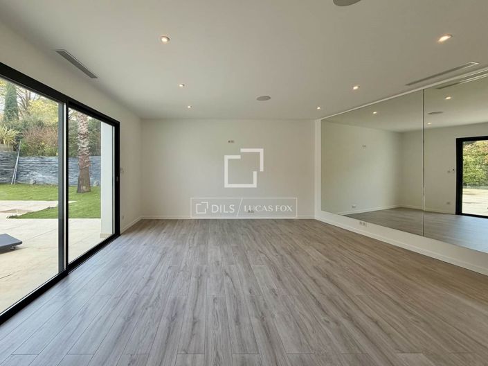 Image No.25-5 Bed House for sale