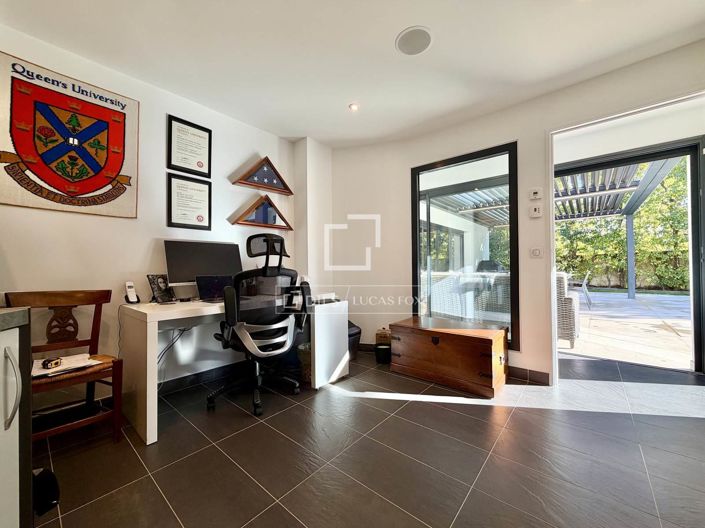 Image No.26-5 Bed House for sale