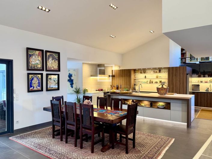 Image No.28-5 Bed House for sale