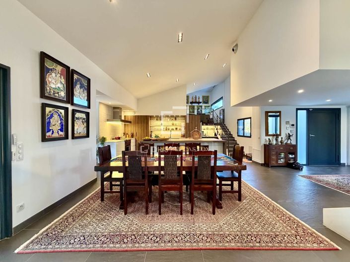 Image No.31-5 Bed House for sale