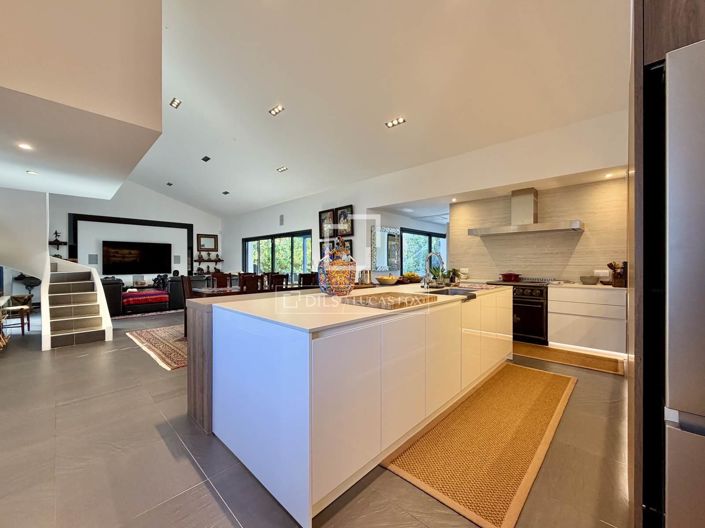 Image No.5-5 Bed House for sale