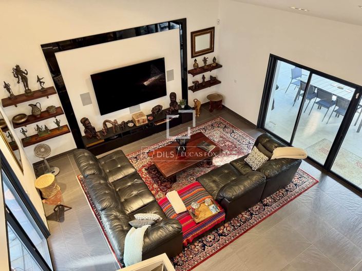 Image No.7-5 Bed House for sale