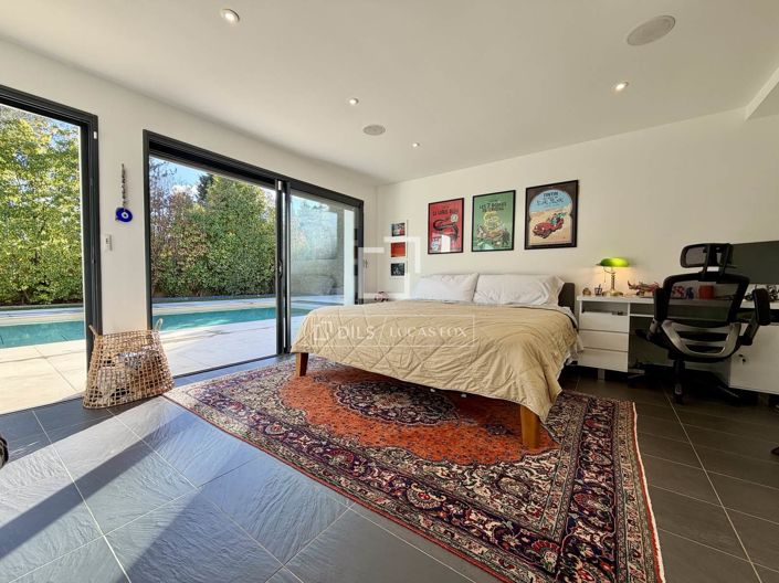 Image No.9-5 Bed House for sale