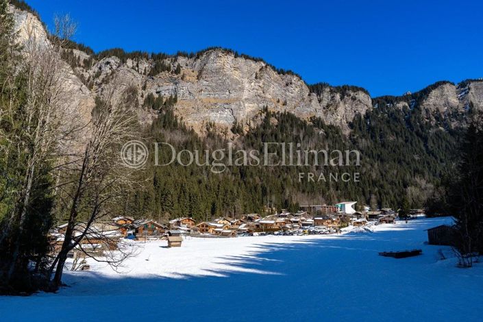 Image No.17-5 Bed House for sale