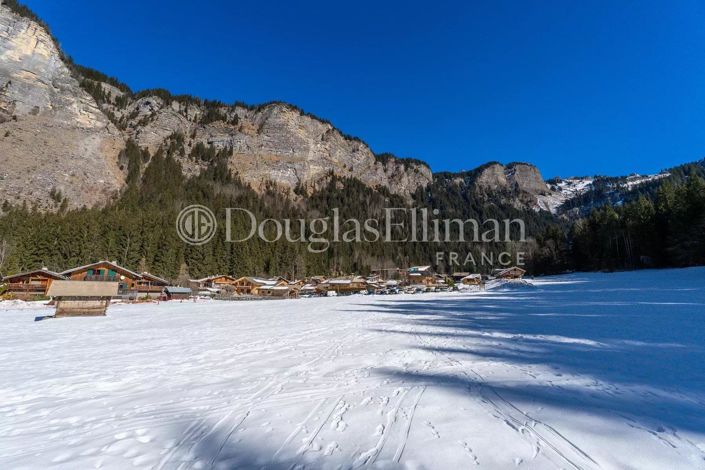 Image No.6-5 Bed House for sale