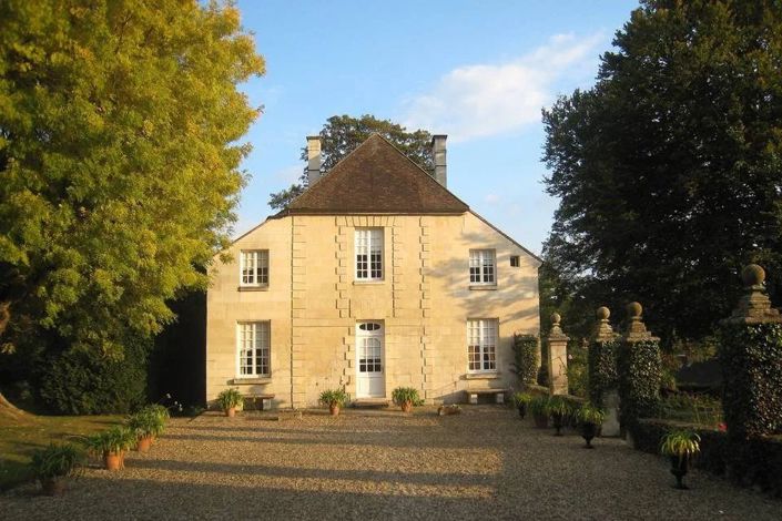 Image No.8-8 Bed House for sale