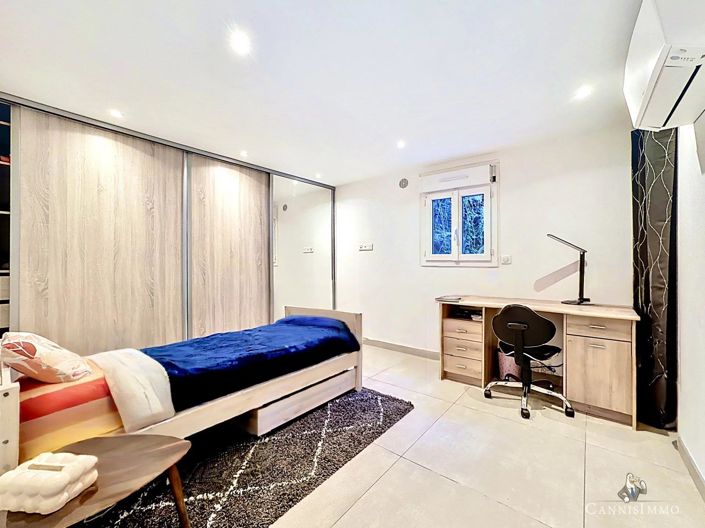 Image No.10-3 Bed Apartment for sale