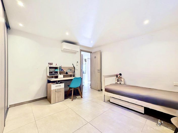 Image No.11-3 Bed Apartment for sale