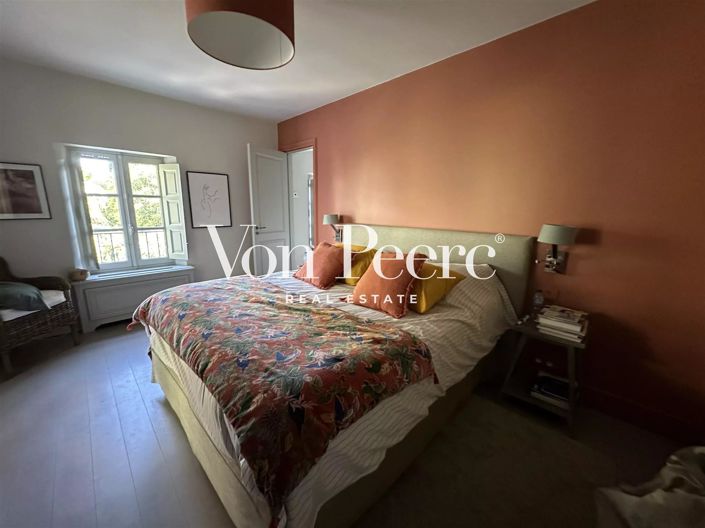 Image No.8-5 Bed House for sale
