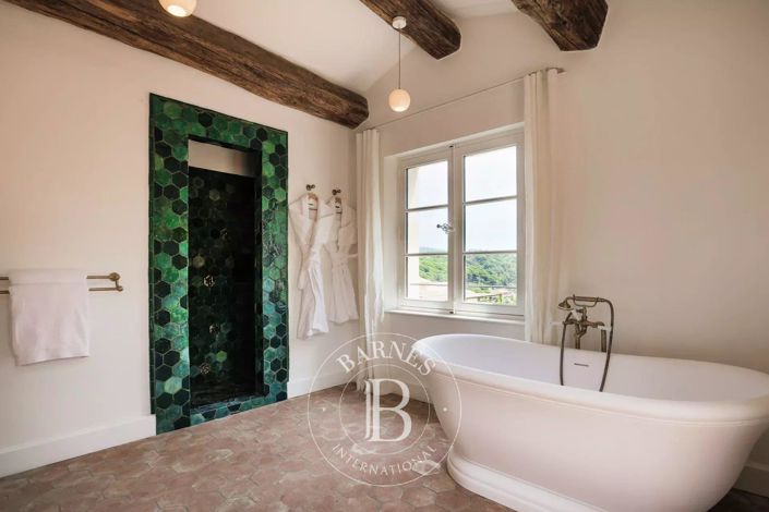 Image No.12-7 Bed House for sale