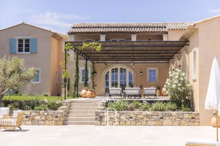 Image No.4-7 Bed House for sale