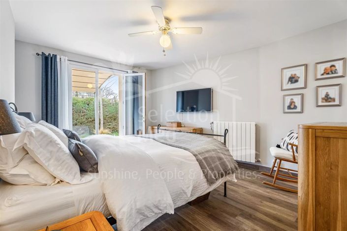 Image No.10-3 Bed House for sale