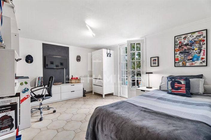 Image No.13-3 Bed House for sale