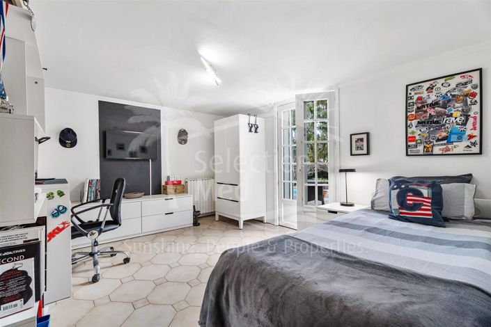 Image No.14-3 Bed House for sale