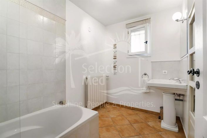 Image No.15-3 Bed House for sale