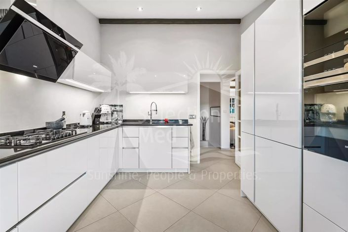 Image No.5-3 Bed House for sale