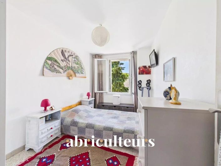 Image No.10-3 Bed House for sale