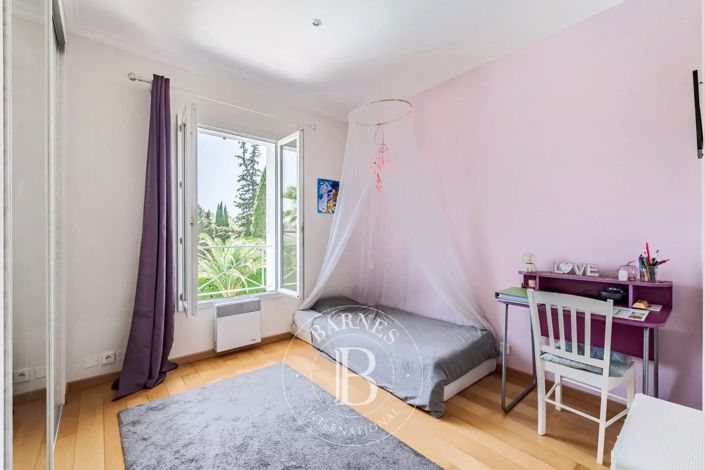 Image No.10-5 Bed House for sale