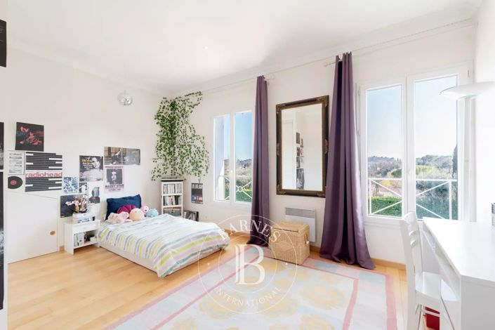 Image No.11-5 Bed House for sale